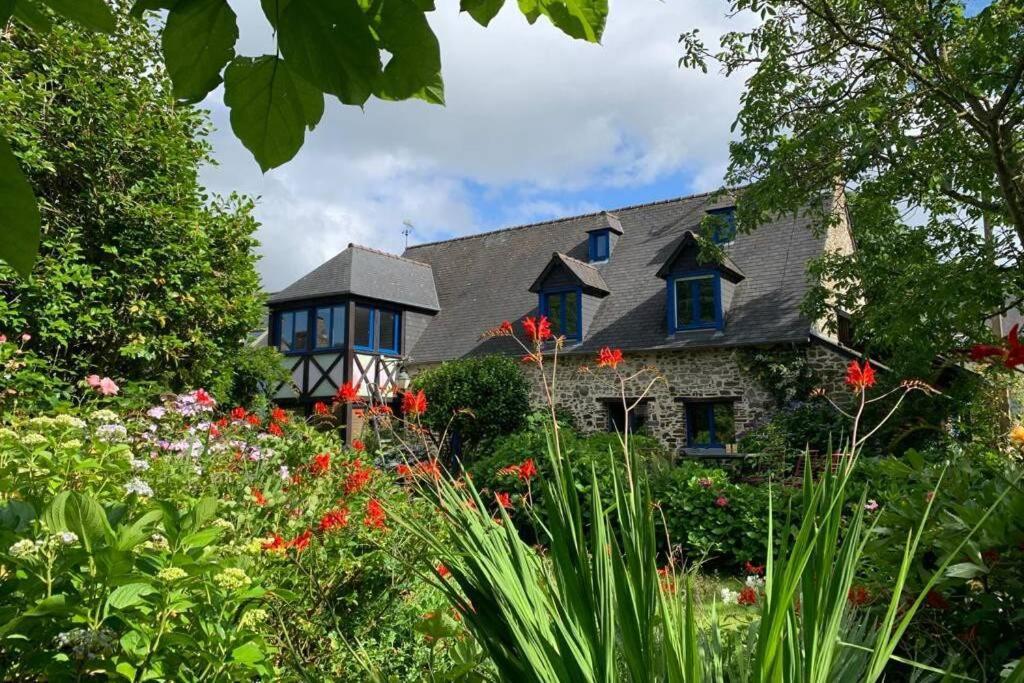 Maison En Pierre Dans Son Nid De Verdure Roz-Landrieux Exterior foto
