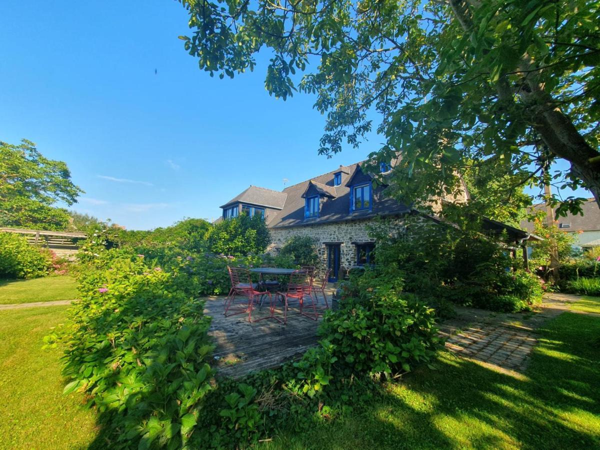 Maison En Pierre Dans Son Nid De Verdure Roz-Landrieux Exterior foto