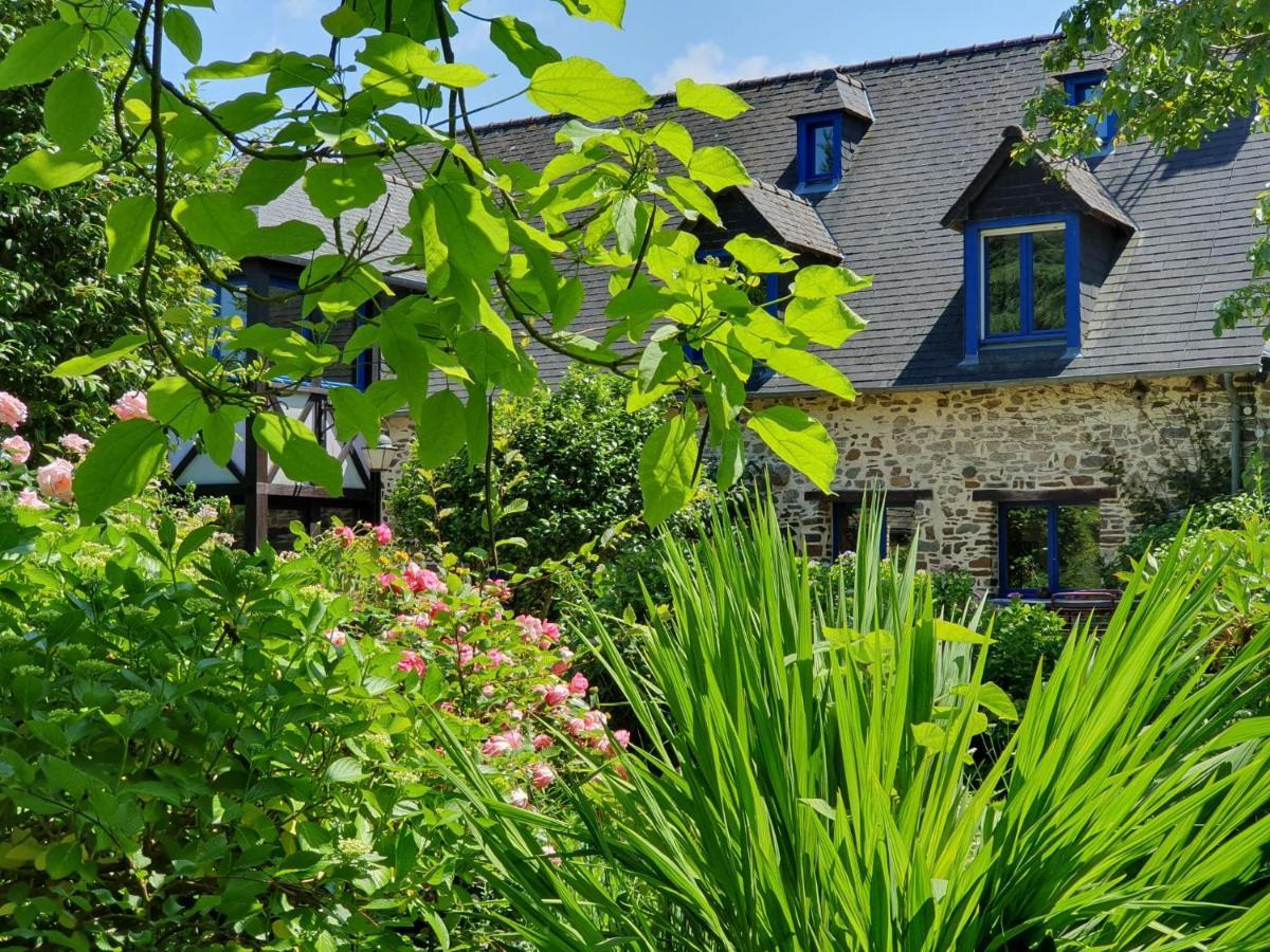 Maison En Pierre Dans Son Nid De Verdure Roz-Landrieux Exterior foto