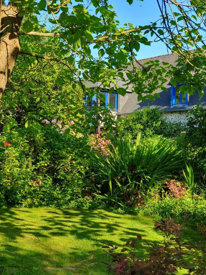Maison En Pierre Dans Son Nid De Verdure Roz-Landrieux Exterior foto
